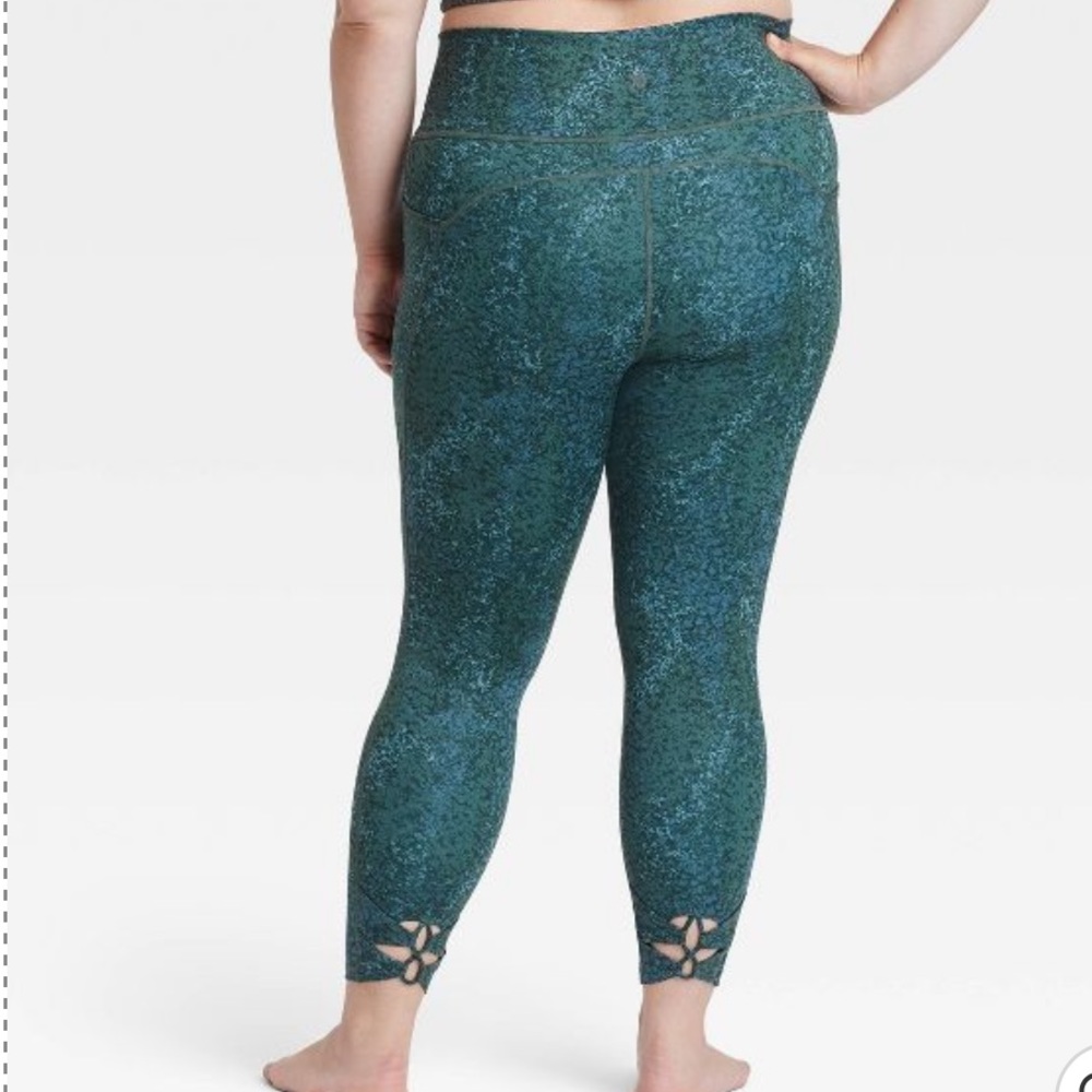 Size  4X Contour Flex Lace-Up Leggings 
All in Motion